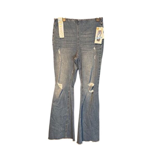 Tinseltown Women's Size 11 Blue Flare Pull-On Jeans Medium Wash - Picture 2 of 15